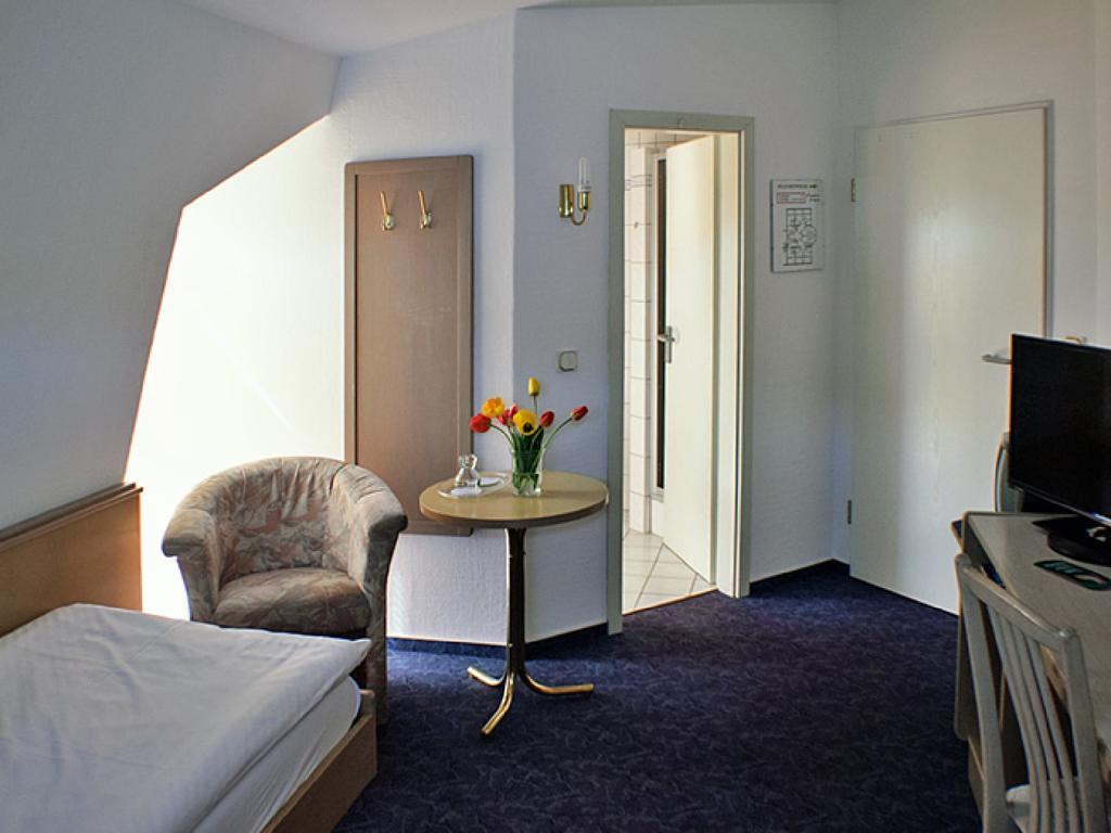 Hotel Fuerstenberg Eisenhüttenstadt Buitenkant foto
