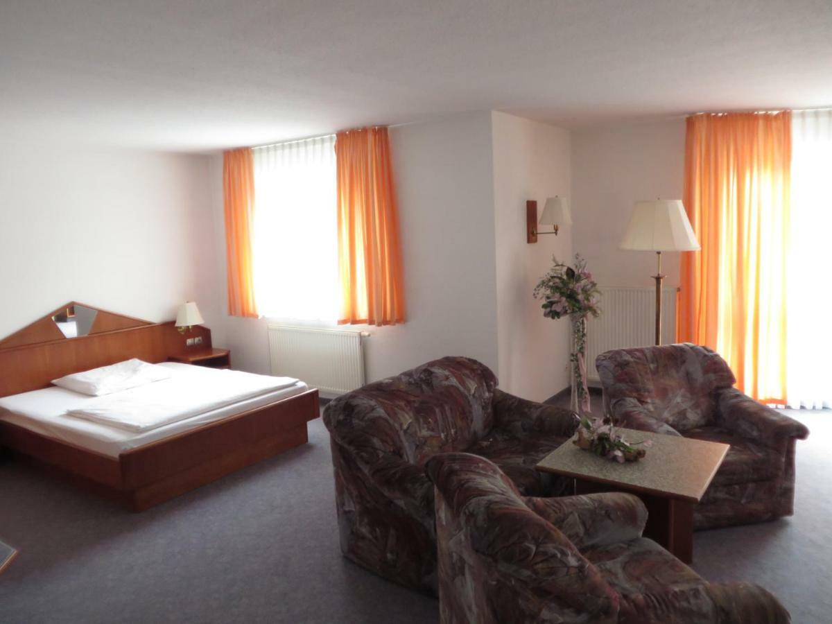 Hotel Fuerstenberg Eisenhüttenstadt Buitenkant foto